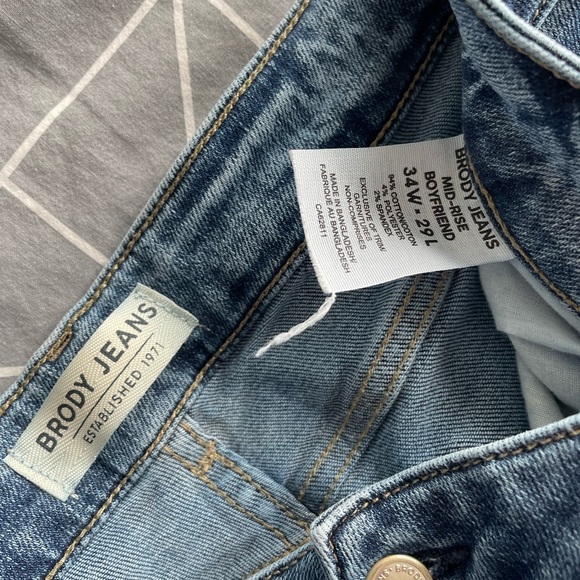 Mid rise boyfriend jeans - Picture 2 of 3